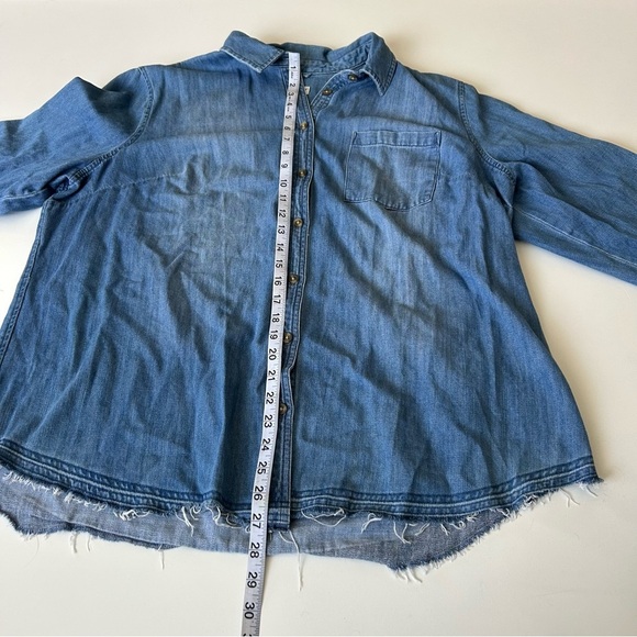 Ava & Viv Plus Size 2X Denim Button Down Shirt with Distressed Hem - Picture 8 of 13